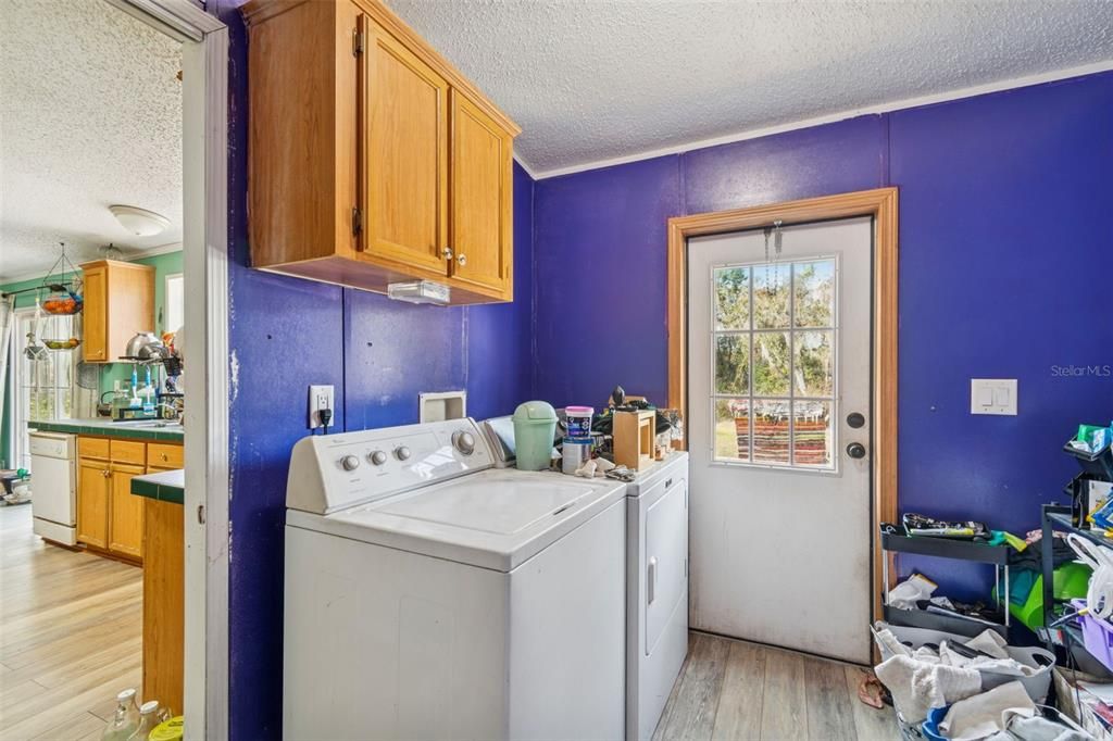 待售: $375,000 (4 贝兹, 2 浴室, 2060 平方英尺)