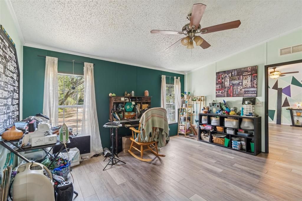 待售: $375,000 (4 贝兹, 2 浴室, 2060 平方英尺)