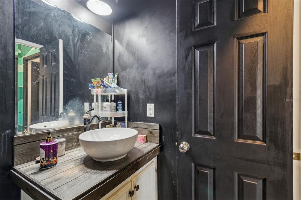 待售: $375,000 (4 贝兹, 2 浴室, 2060 平方英尺)