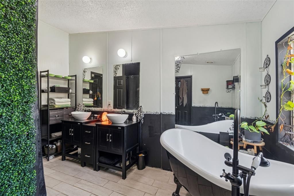 待售: $375,000 (4 贝兹, 2 浴室, 2060 平方英尺)