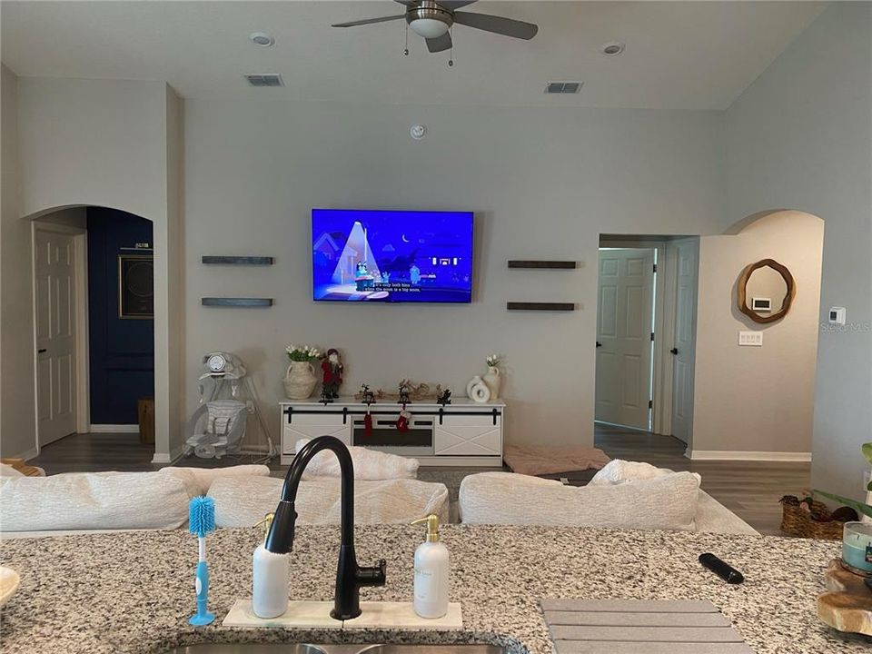 For Sale: $369,000 (3 beds, 2 baths, 1570 Square Feet)