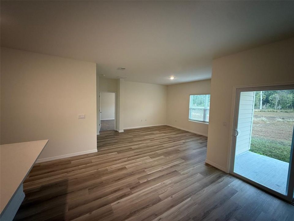 В аренду: $2,500 (4 спален, 2 ванн, 1762 Квадратных фут)