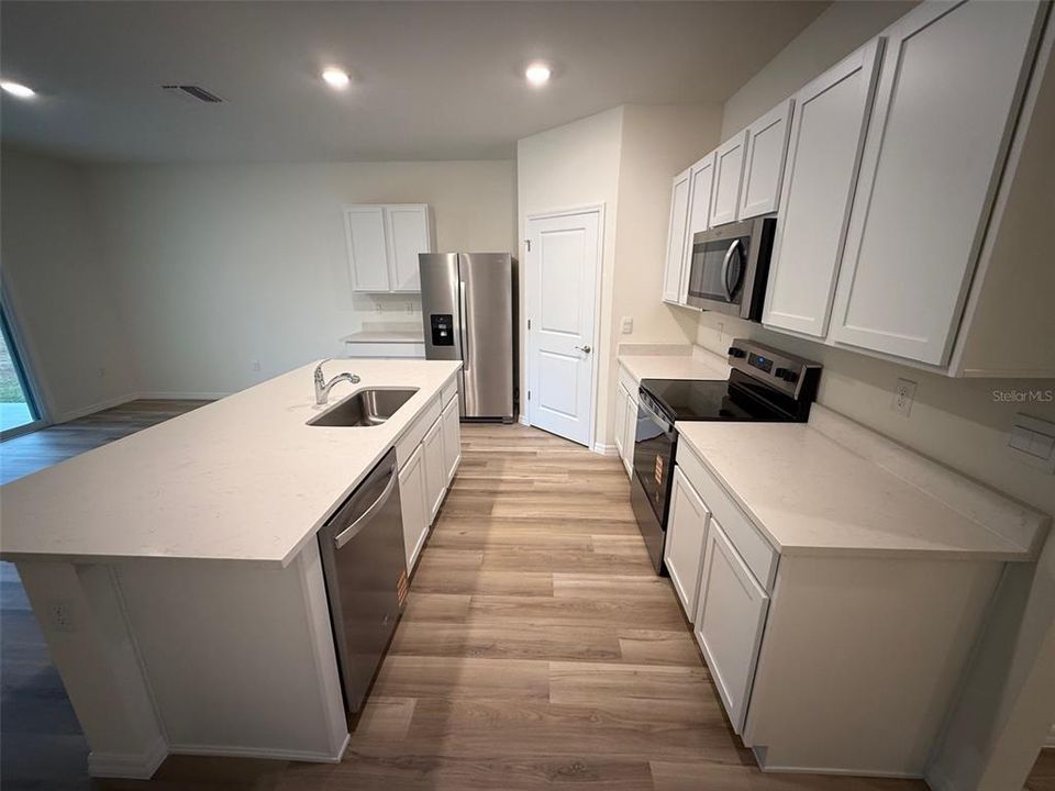 В аренду: $2,500 (4 спален, 2 ванн, 1762 Квадратных фут)