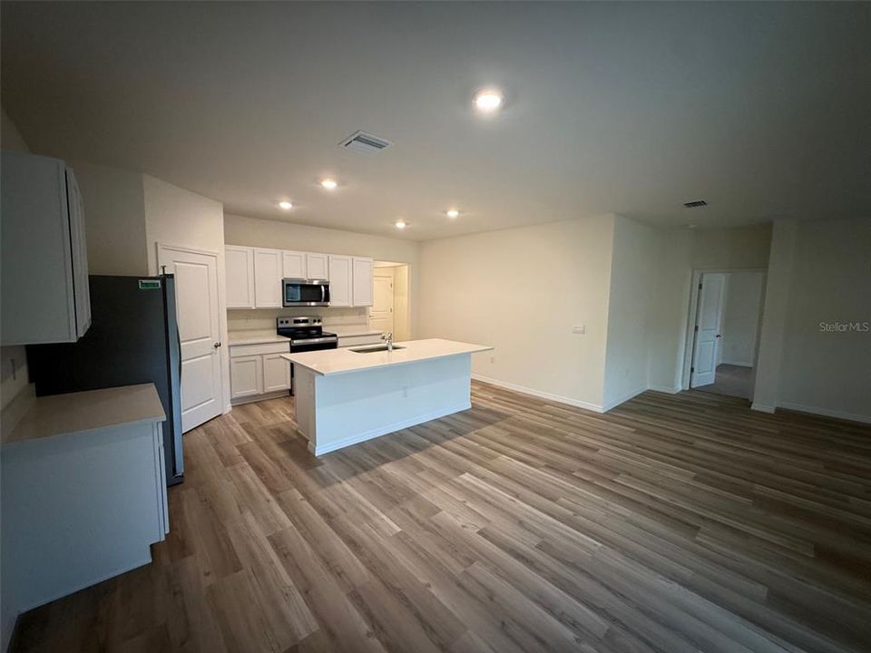 В аренду: $2,500 (4 спален, 2 ванн, 1762 Квадратных фут)