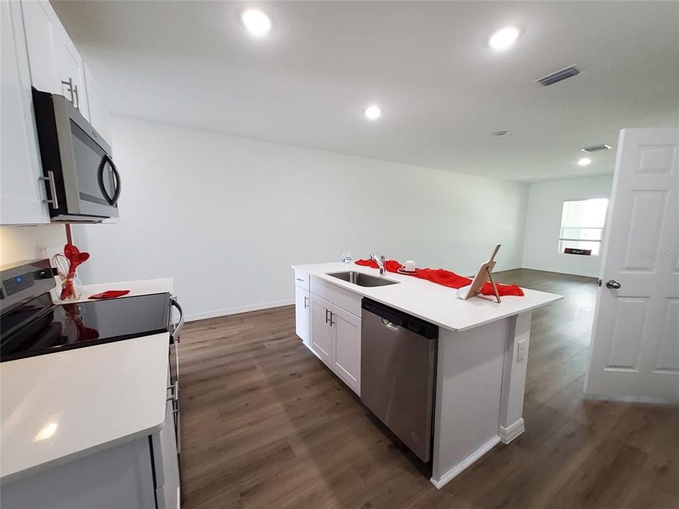 出租: $2,100 (3 贝兹, 2 浴室, 1512 平方英尺)