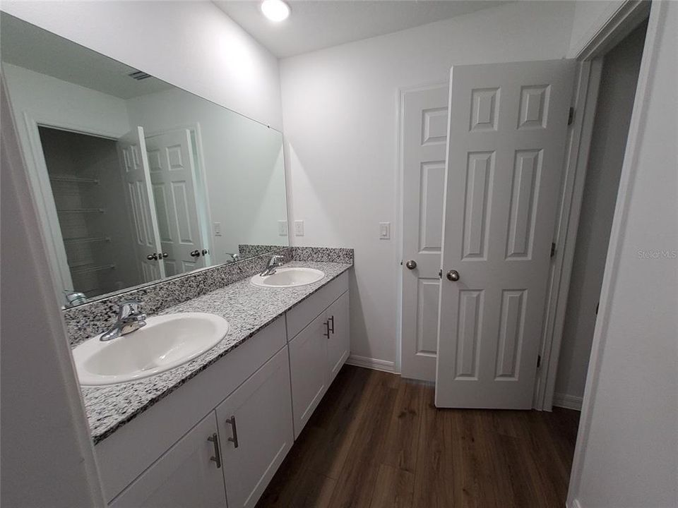 出租: $2,100 (3 贝兹, 2 浴室, 1512 平方英尺)