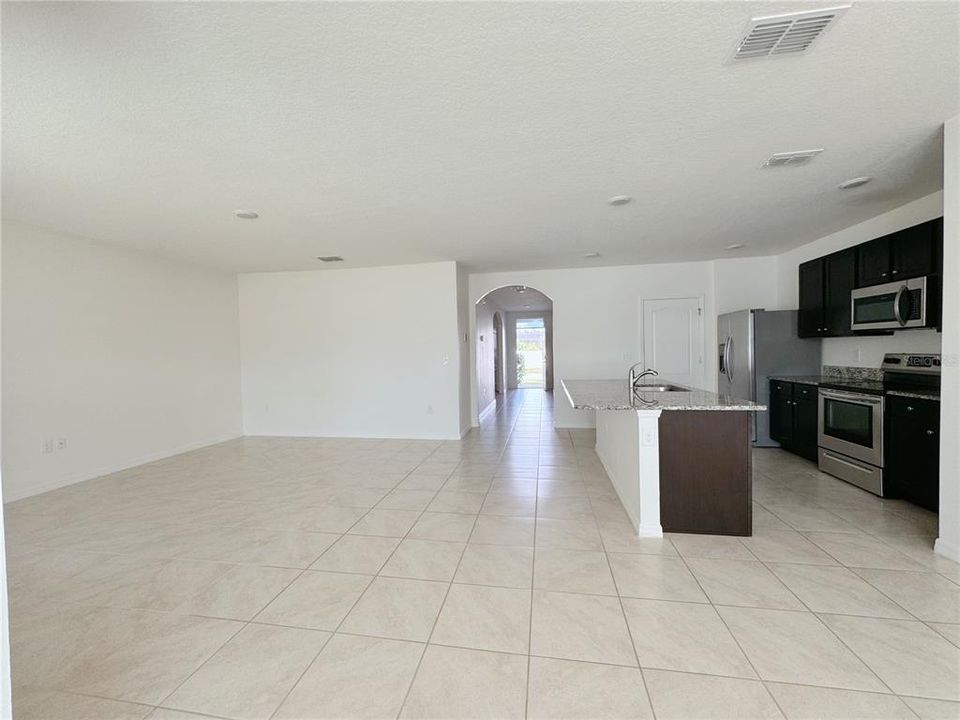 出租: $2,150 (3 贝兹, 2 浴室, 1672 平方英尺)