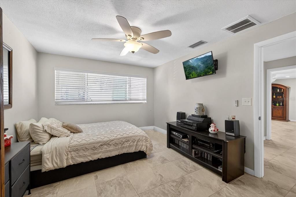 На продажу: $1,199,999 (4 спален, 2 ванн, 2020 Квадратных фут)