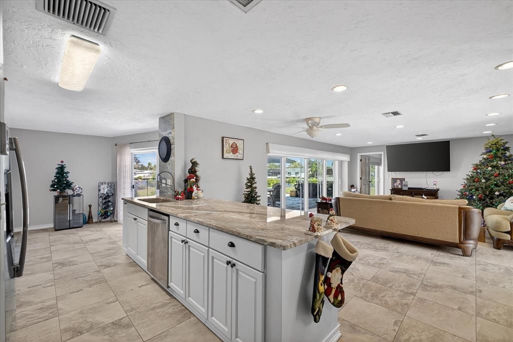 На продажу: $1,199,999 (4 спален, 2 ванн, 2020 Квадратных фут)