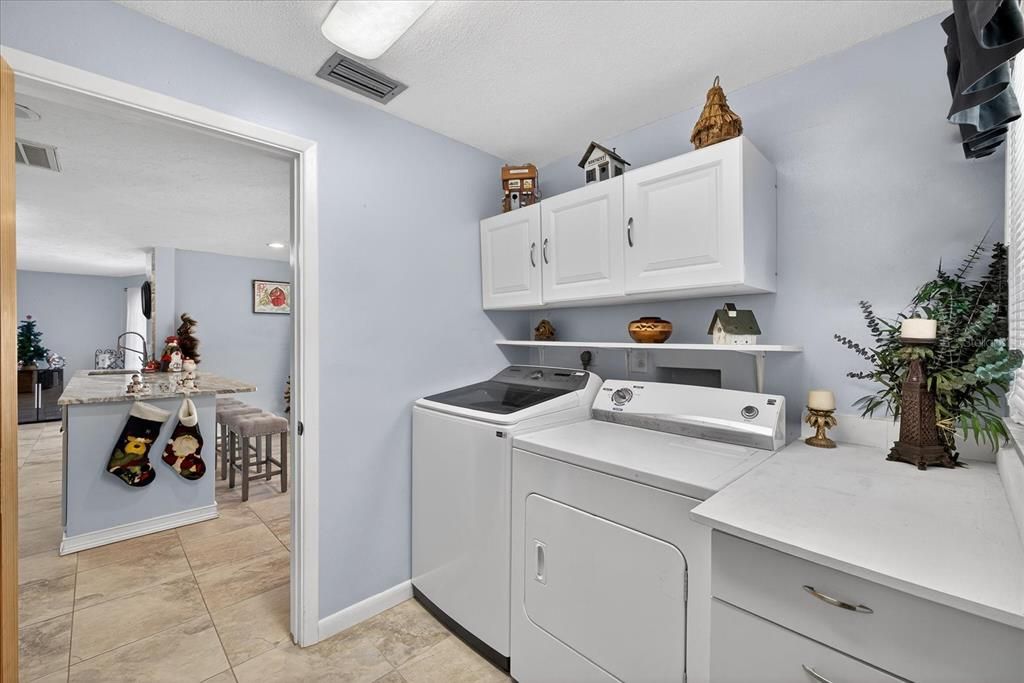 На продажу: $1,199,999 (4 спален, 2 ванн, 2020 Квадратных фут)