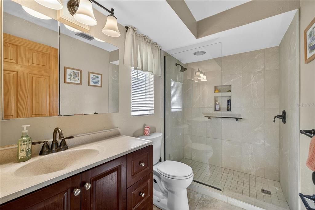 На продажу: $1,199,999 (4 спален, 2 ванн, 2020 Квадратных фут)