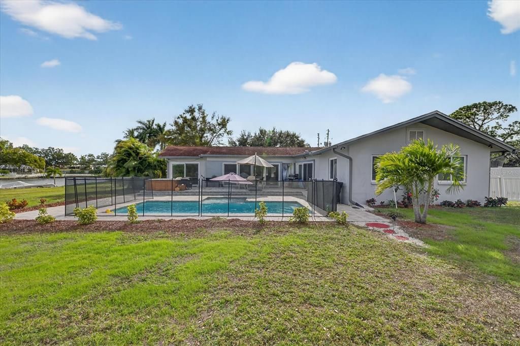 На продажу: $1,199,999 (4 спален, 2 ванн, 2020 Квадратных фут)