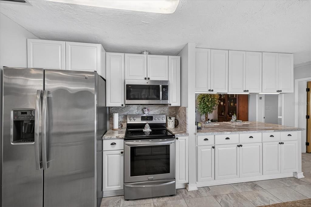 На продажу: $1,199,999 (4 спален, 2 ванн, 2020 Квадратных фут)