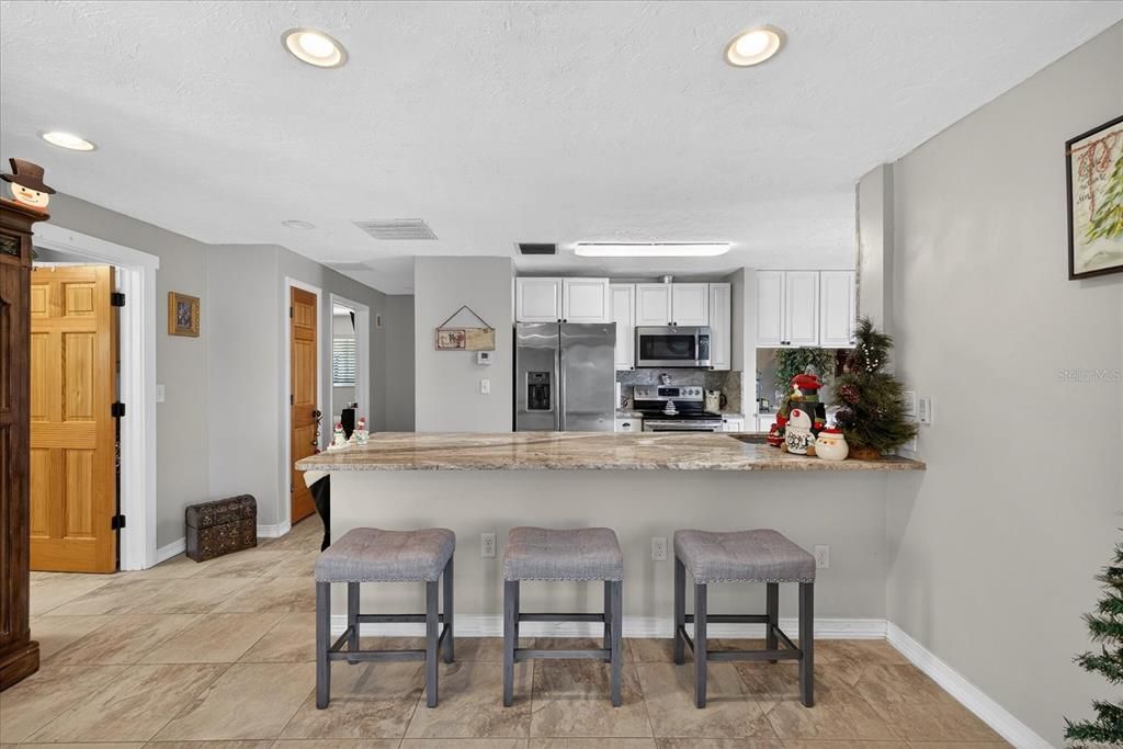 На продажу: $1,199,999 (4 спален, 2 ванн, 2020 Квадратных фут)