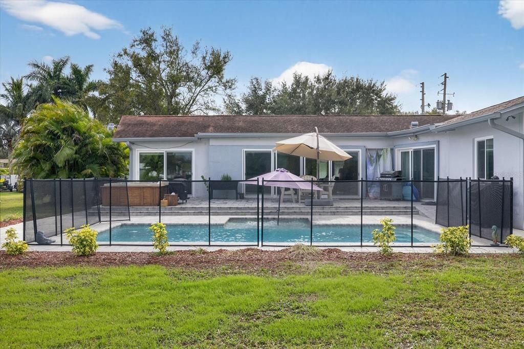 На продажу: $1,199,999 (4 спален, 2 ванн, 2020 Квадратных фут)