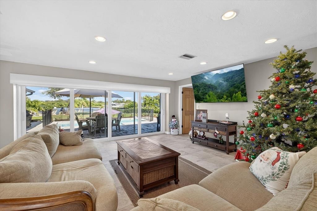 На продажу: $1,199,999 (4 спален, 2 ванн, 2020 Квадратных фут)