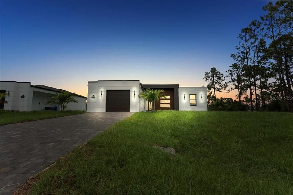 For Sale: $319,800 (3 beds, 2 baths, 1292 Square Feet)