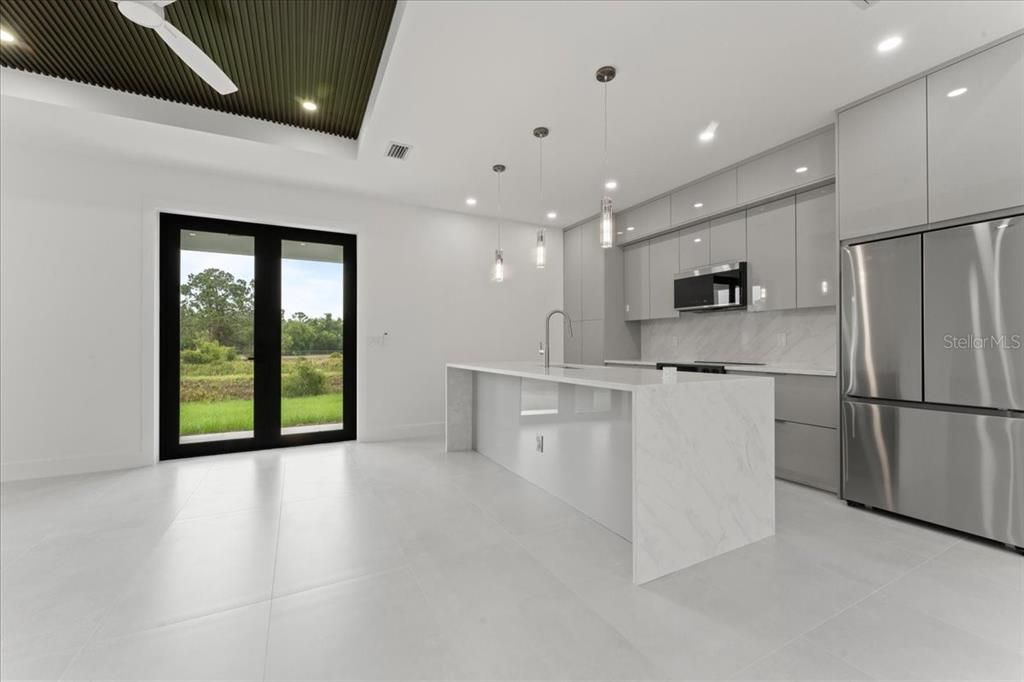 For Sale: $319,800 (3 beds, 2 baths, 1292 Square Feet)