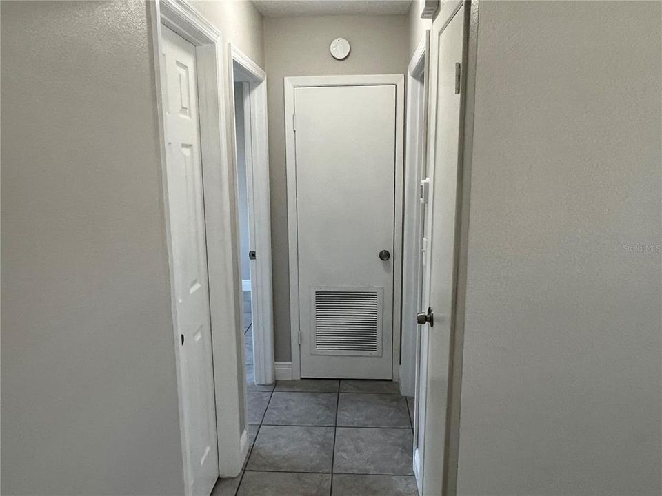 For Rent: $1,350 (2 beds, 1 baths, 899 Square Feet)