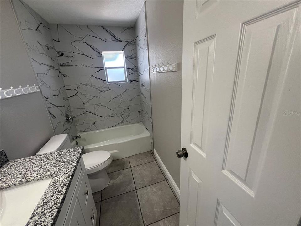 For Rent: $1,350 (2 beds, 1 baths, 899 Square Feet)