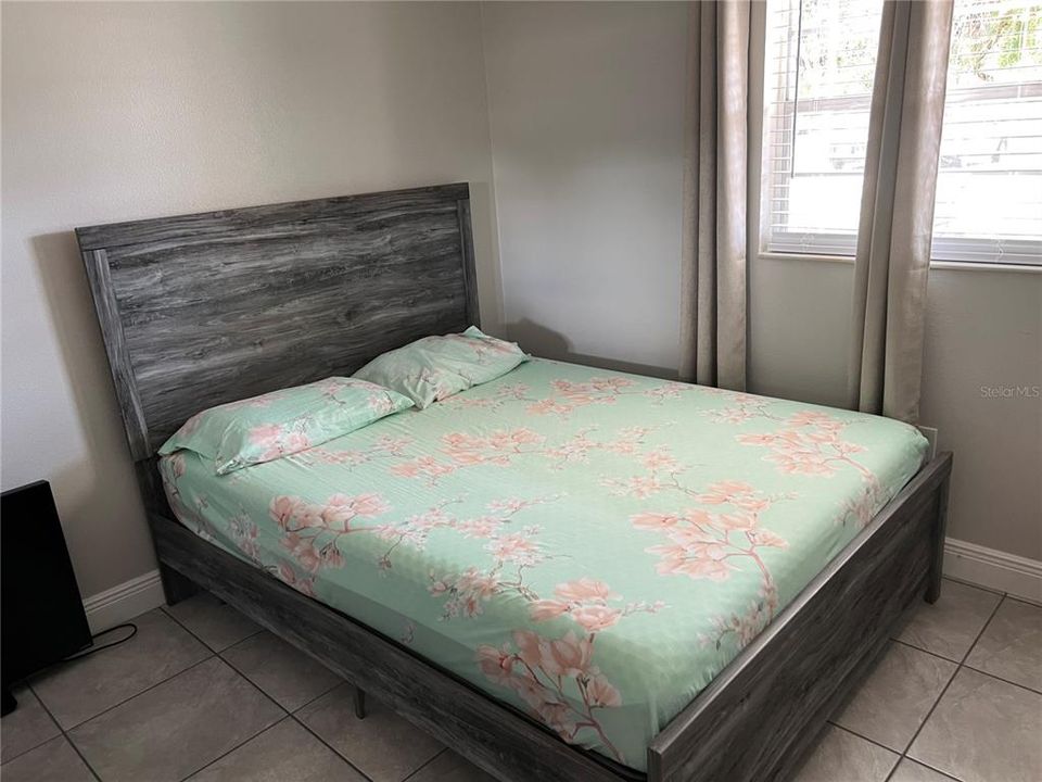 For Rent: $1,350 (2 beds, 1 baths, 899 Square Feet)