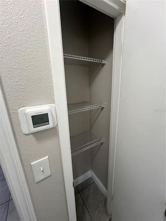 For Rent: $1,350 (2 beds, 1 baths, 899 Square Feet)