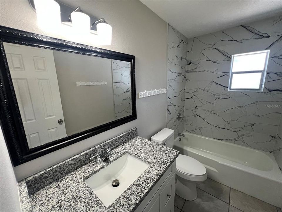 For Rent: $1,350 (2 beds, 1 baths, 899 Square Feet)