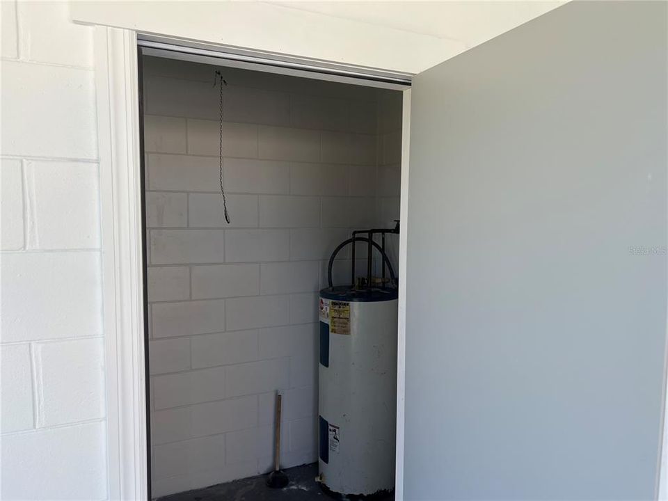 For Rent: $1,350 (2 beds, 1 baths, 899 Square Feet)