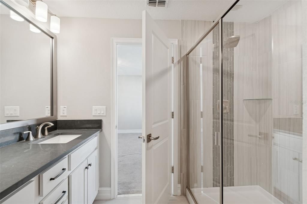 En Venta: $775,000 (4 camas, 3 baños, 2511 Pies cuadrados)