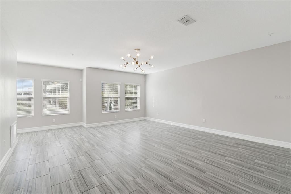 En Venta: $775,000 (4 camas, 3 baños, 2511 Pies cuadrados)