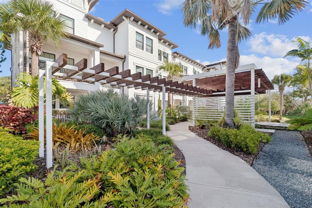 En Venta: $775,000 (4 camas, 3 baños, 2511 Pies cuadrados)