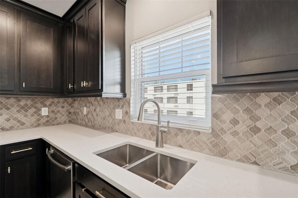 En Venta: $775,000 (4 camas, 3 baños, 2511 Pies cuadrados)