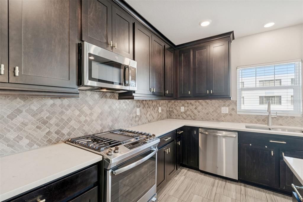 En Venta: $775,000 (4 camas, 3 baños, 2511 Pies cuadrados)