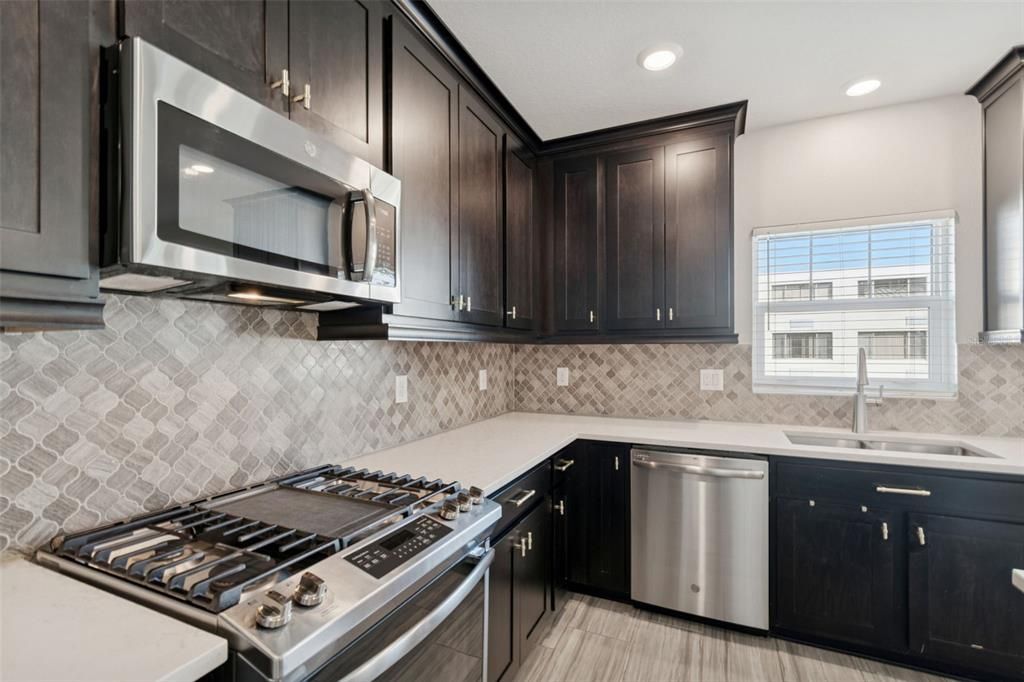 En Venta: $775,000 (4 camas, 3 baños, 2511 Pies cuadrados)