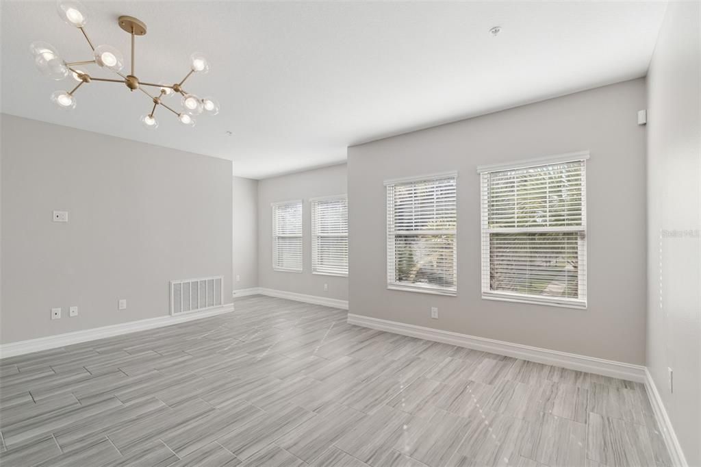 En Venta: $775,000 (4 camas, 3 baños, 2511 Pies cuadrados)