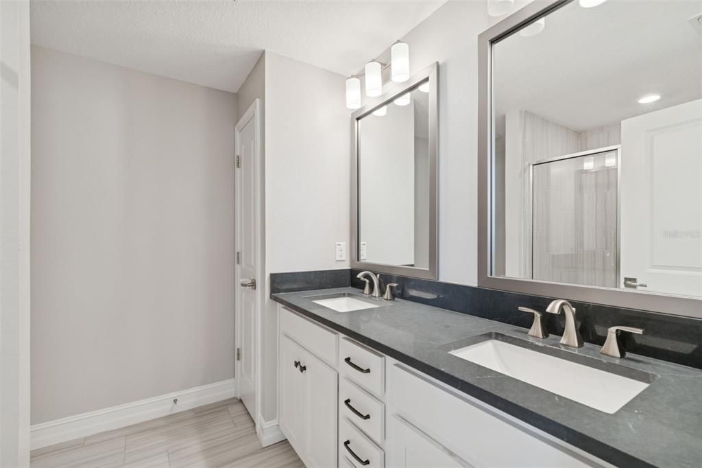 En Venta: $775,000 (4 camas, 3 baños, 2511 Pies cuadrados)