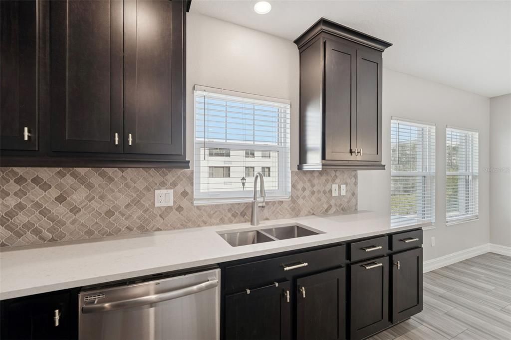 En Venta: $775,000 (4 camas, 3 baños, 2511 Pies cuadrados)