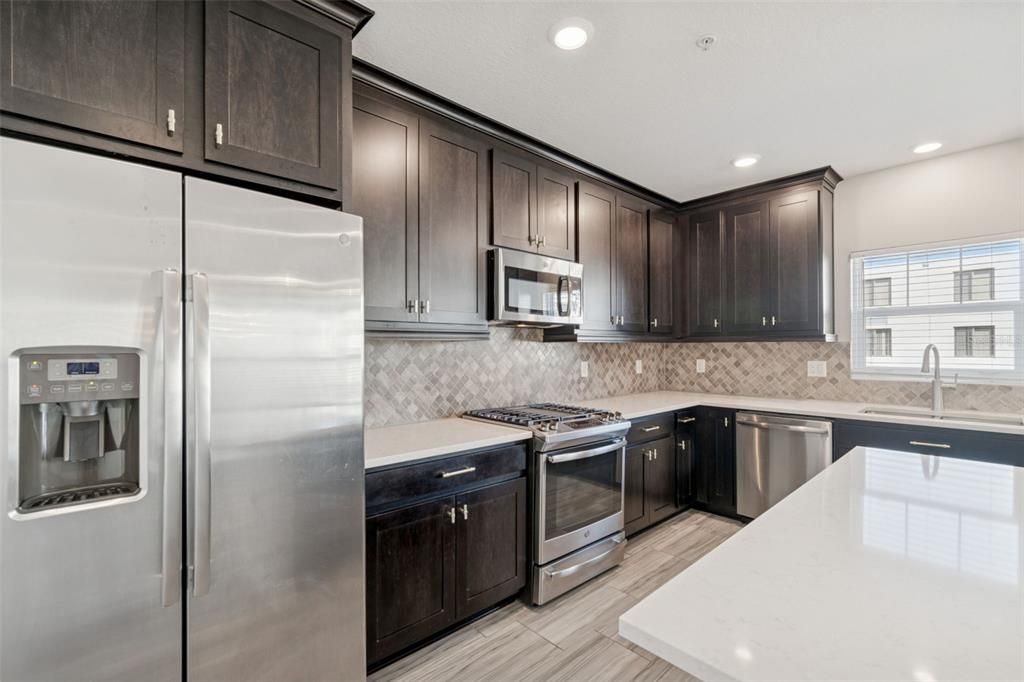 En Venta: $775,000 (4 camas, 3 baños, 2511 Pies cuadrados)