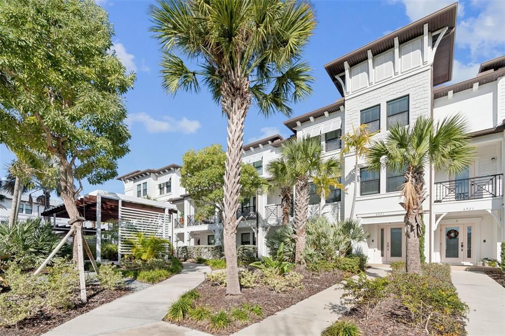 En Venta: $775,000 (4 camas, 3 baños, 2511 Pies cuadrados)