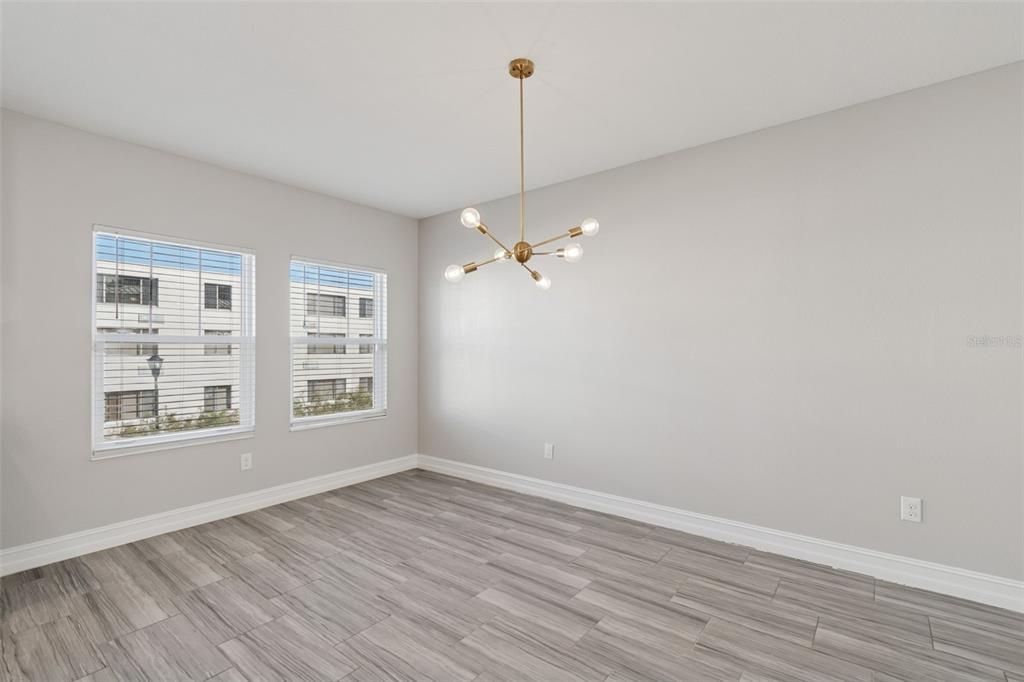 En Venta: $775,000 (4 camas, 3 baños, 2511 Pies cuadrados)