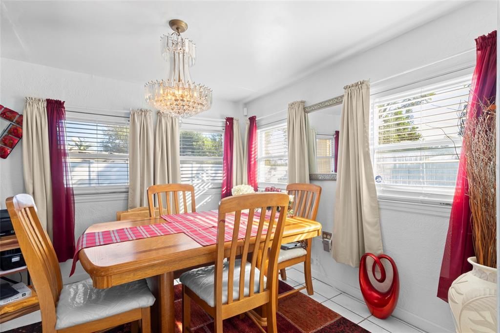 En Venta: $275,000 (3 camas, 1 baños, 836 Pies cuadrados)