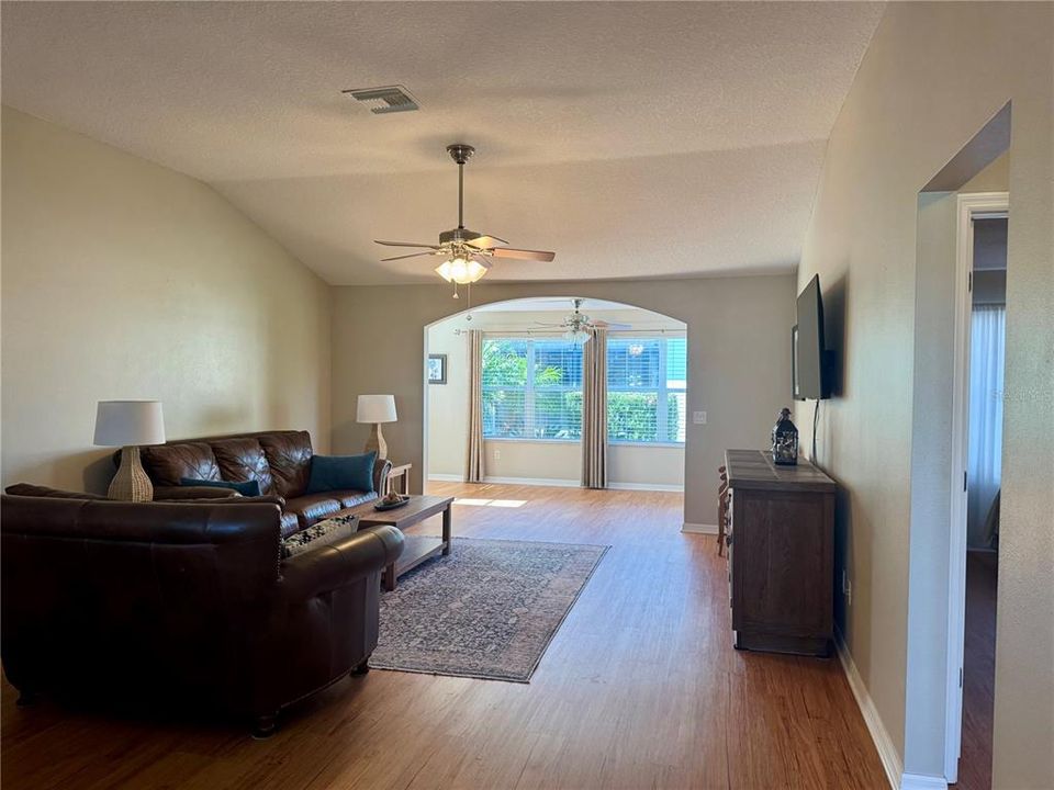 На продажу: $399,900 (3 спален, 2 ванн, 1692 Квадратных фут)