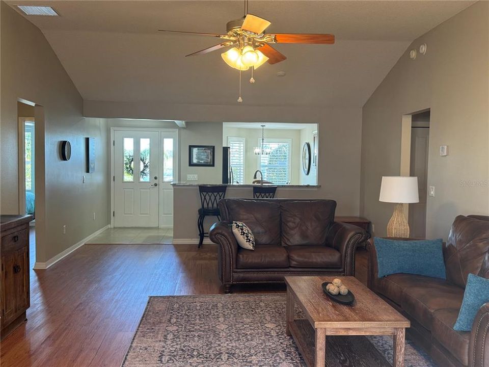 На продажу: $399,900 (3 спален, 2 ванн, 1692 Квадратных фут)