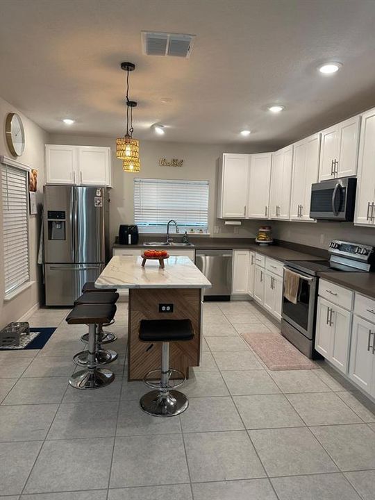 For Rent: $2,300 (3 beds, 2 baths, 1844 Square Feet)