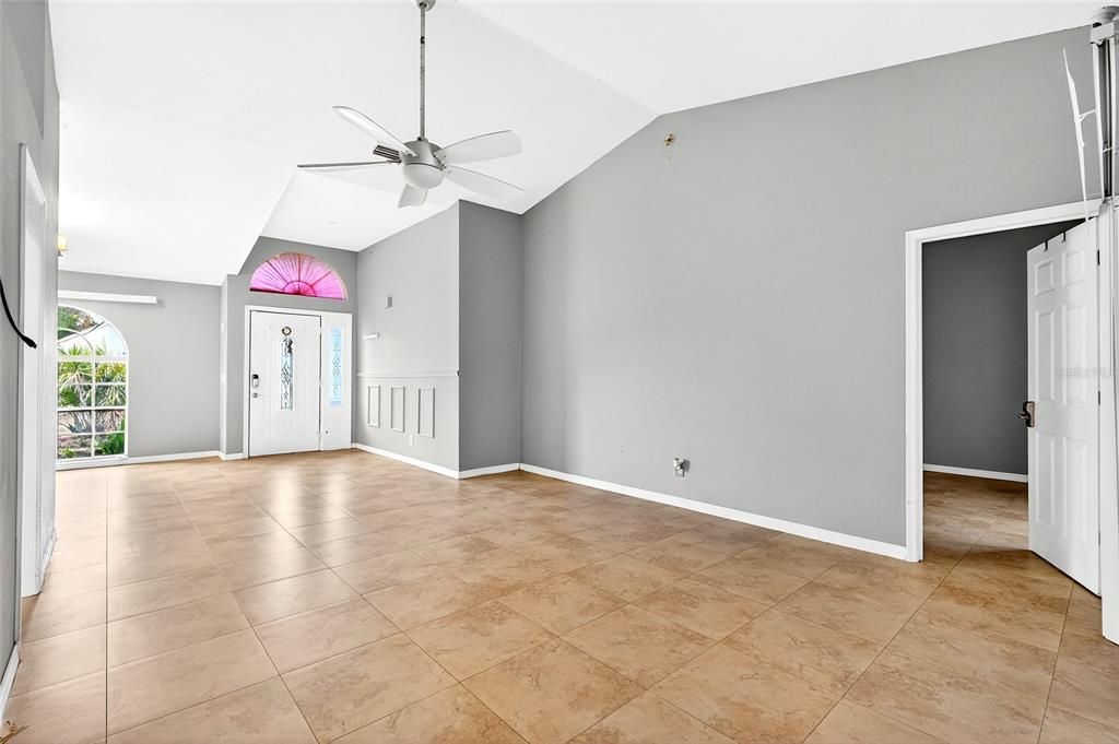 На продажу: $450,000 (3 спален, 2 ванн, 1835 Квадратных фут)