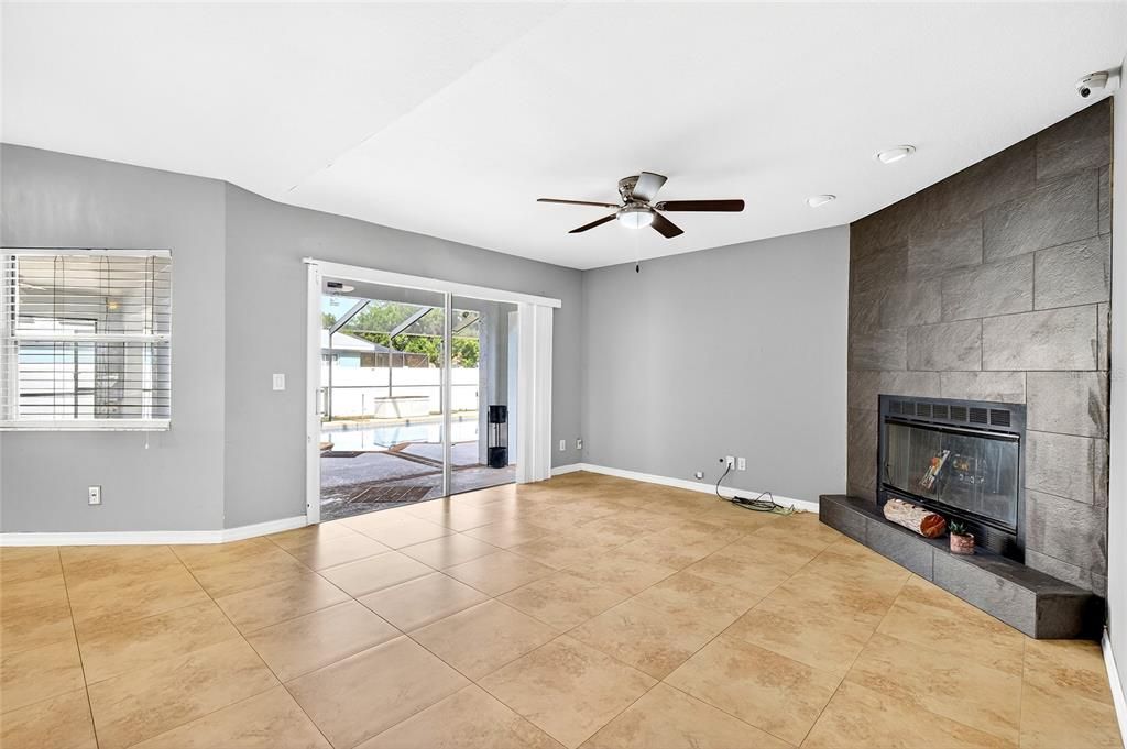 На продажу: $450,000 (3 спален, 2 ванн, 1835 Квадратных фут)