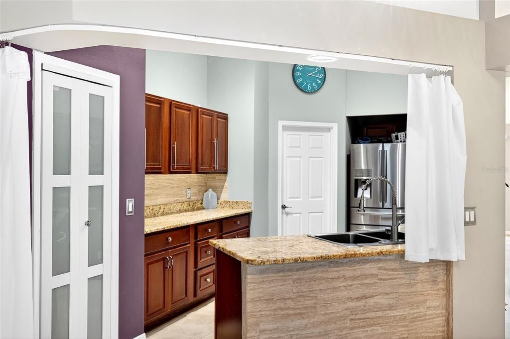 На продажу: $450,000 (3 спален, 2 ванн, 1835 Квадратных фут)