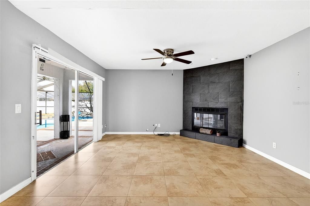 На продажу: $450,000 (3 спален, 2 ванн, 1835 Квадратных фут)