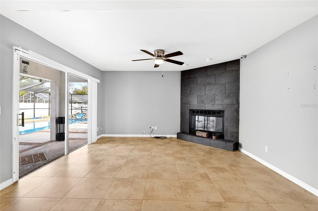 На продажу: $450,000 (3 спален, 2 ванн, 1835 Квадратных фут)