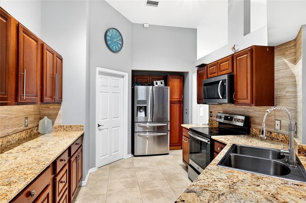 На продажу: $450,000 (3 спален, 2 ванн, 1835 Квадратных фут)